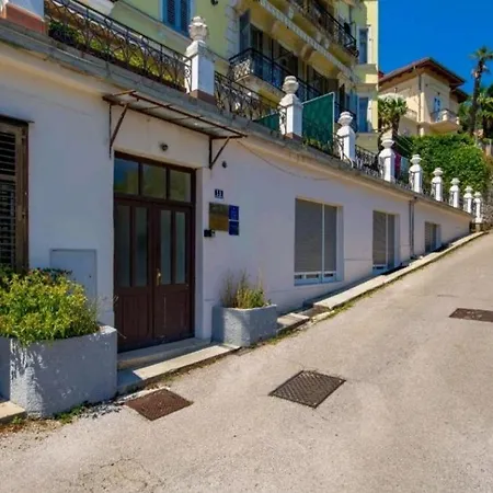 Anita In Esperia * Опатія